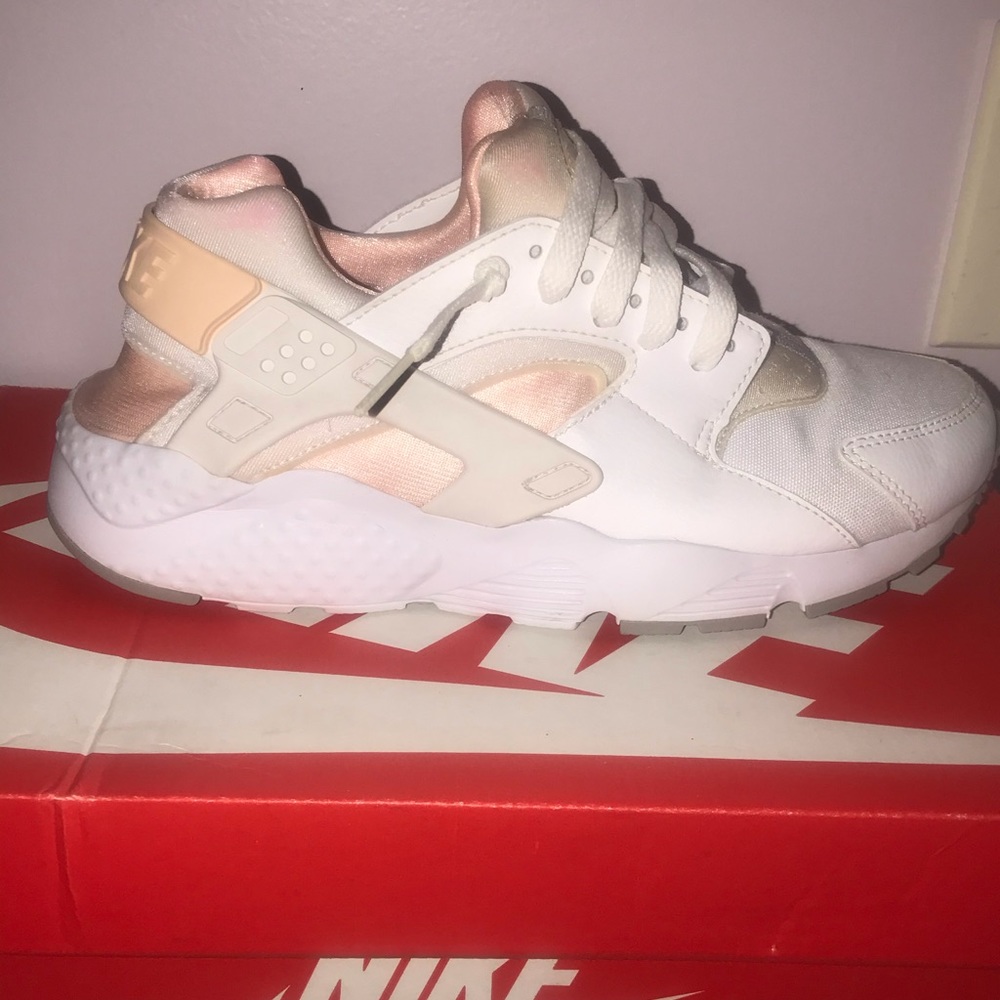 Nike huarache run (GS) 7Y/8W.